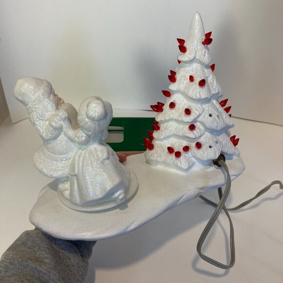 Vintage Santa & Mrs. Claus Dancing Lighted Christmas Tree Ceramic Music Figurine - Picture 6 of 16